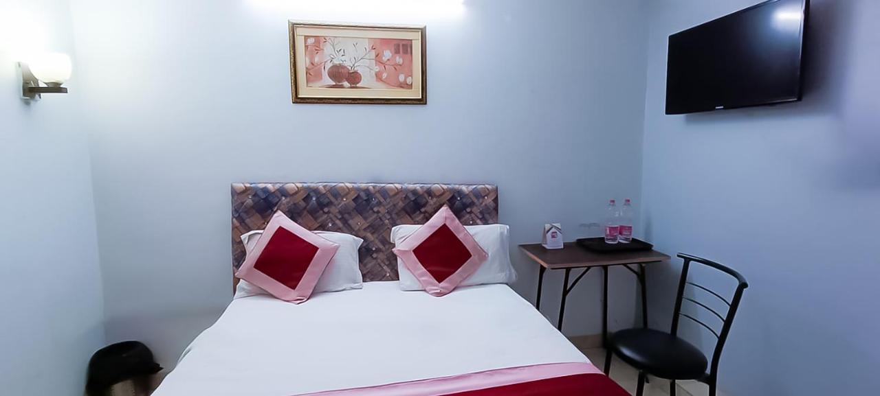 Comodo Satya Niketan Residency New Delhi Exterior foto
